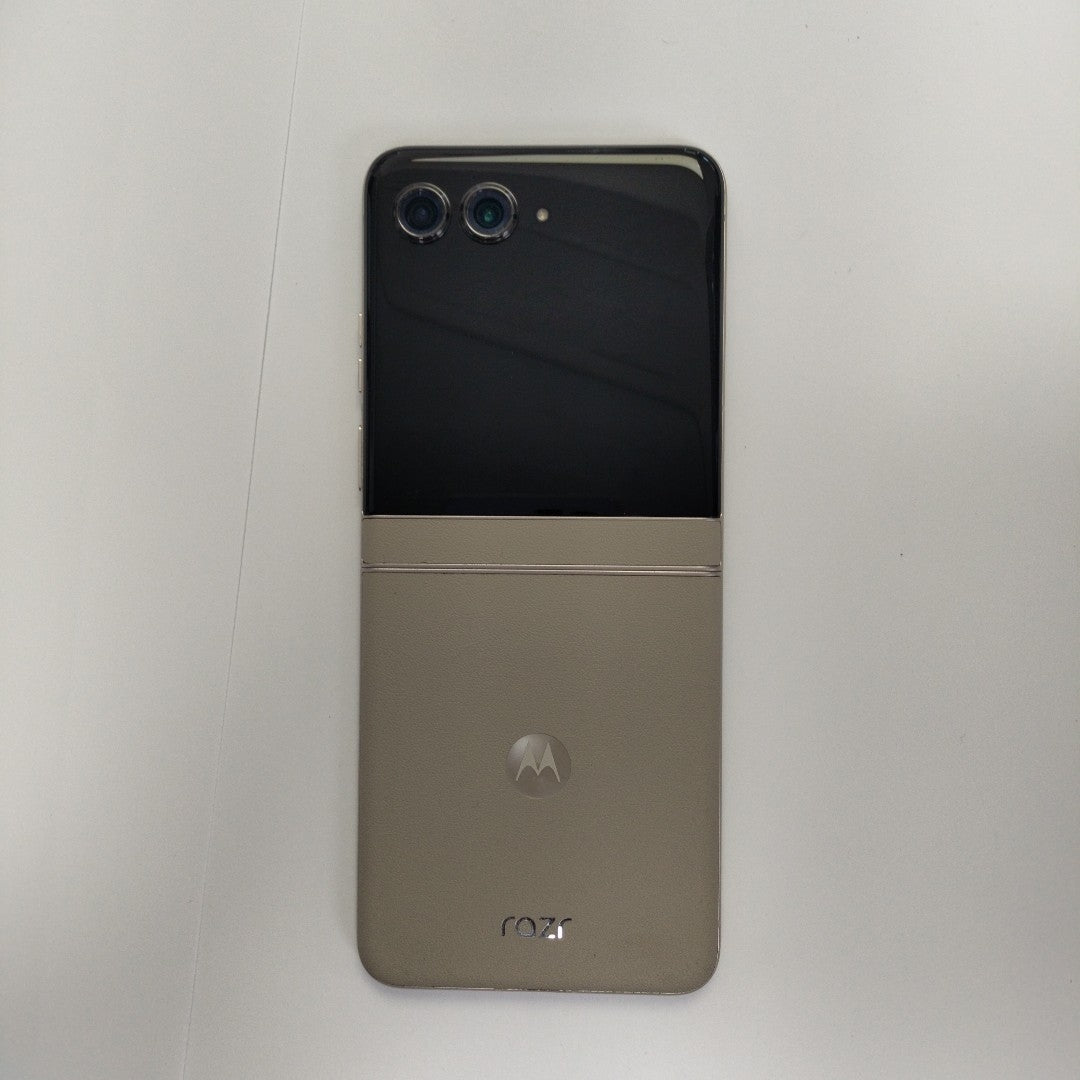 CELULAR MOTOROLA RAZR 50 5G XT2453-1 512 GB 12 GB RAM (SEMINUEVO)