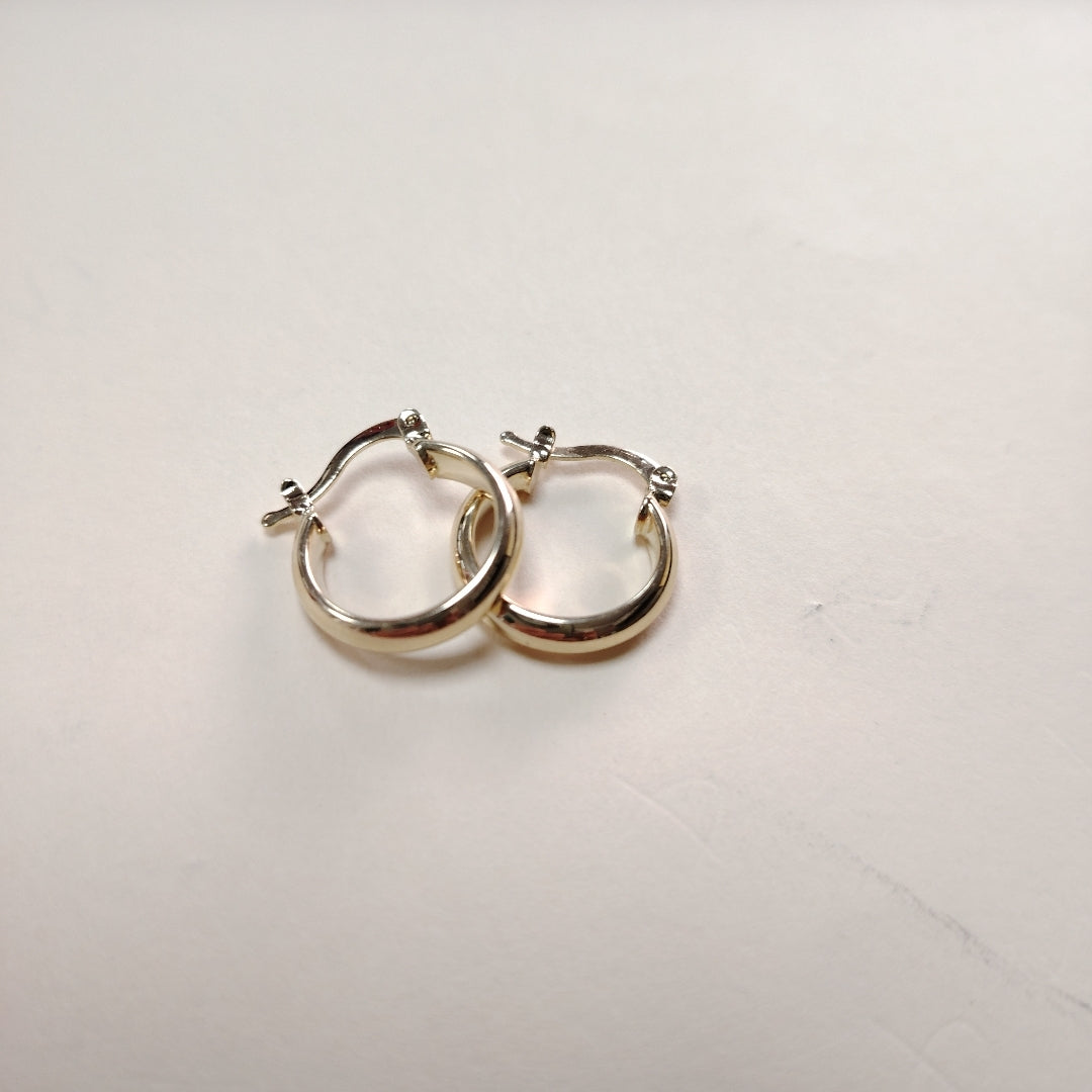 ARETES ARRACADA LISA 14K 1.7 GR (NUEVO)