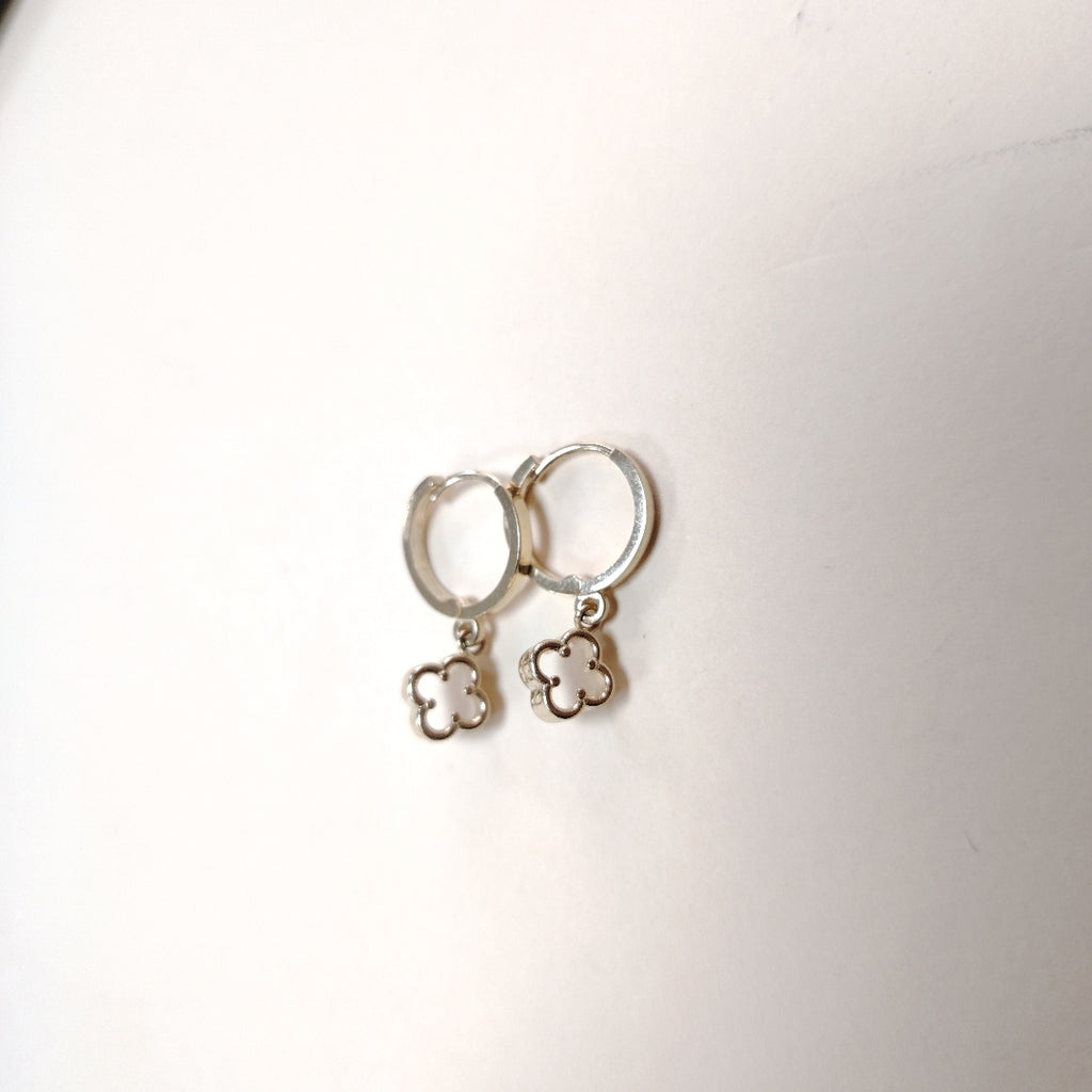 ARETES ARRACADAS CON DIJE 14K 2.4 GR (NUEVO)