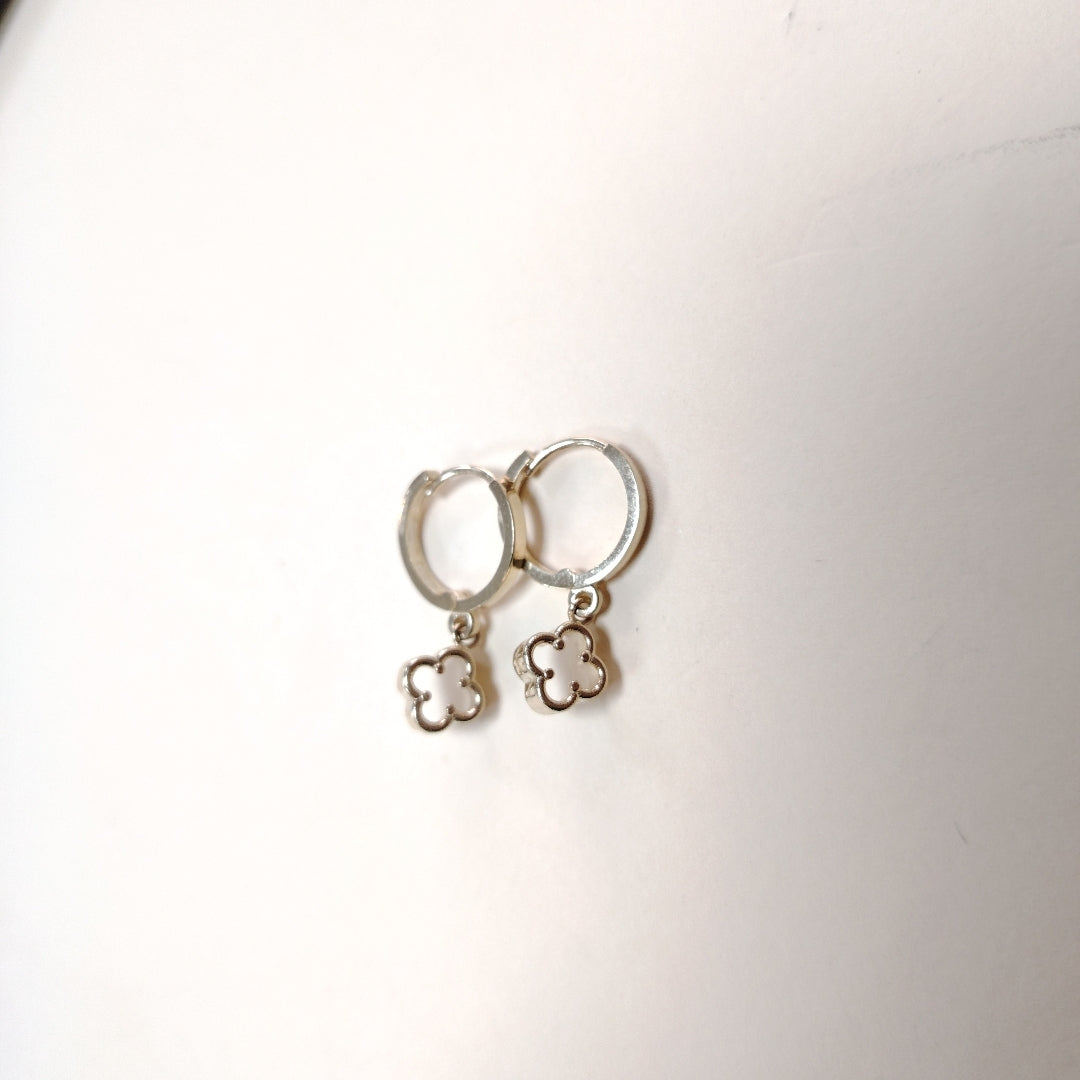 ARETES ARRACADAS CON DIJE 14K 2.4 GR (NUEVO)