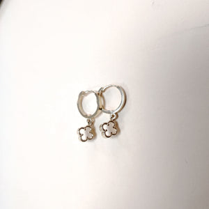 ARETES ARRACADAS CON DIJE 14K 2.4 GR (NUEVO)