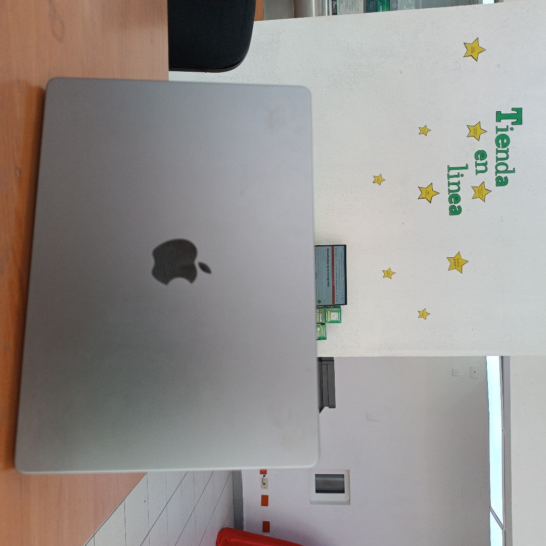 LAPTOP APPLE MACBOOK PRO 14" 2021 3.2 A2442 (8 CPU/14 GPU) 512 GB SSD 16 GB RAM (SEMINUEVO)