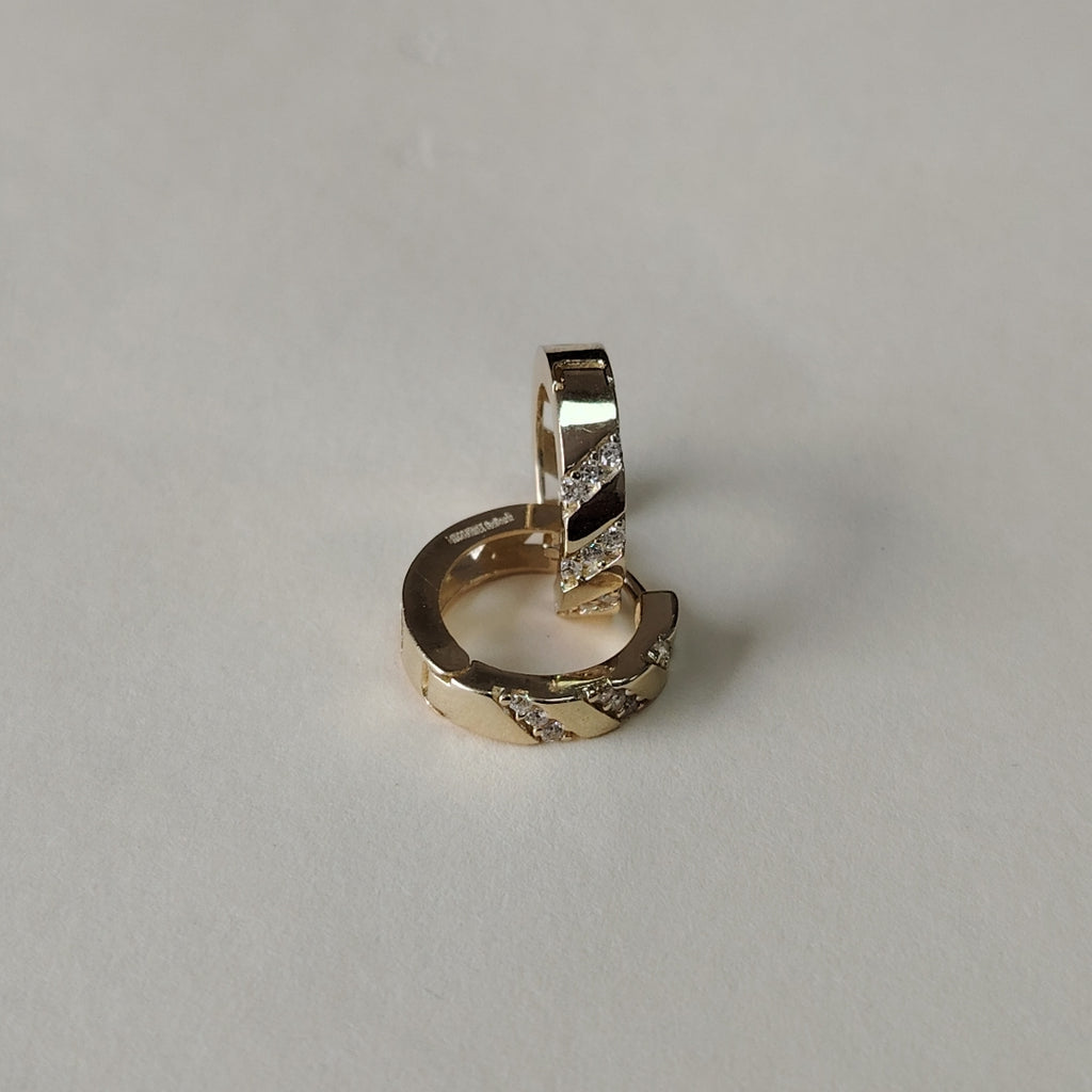 ARETES HUGGIES CON CIRCONIAS 14K 2.3 GR (NUEVO)