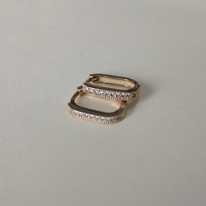 ARETES HUGGIES OVALADA C CIRCONIAS 14K 2.4 GR (NUEVO)
