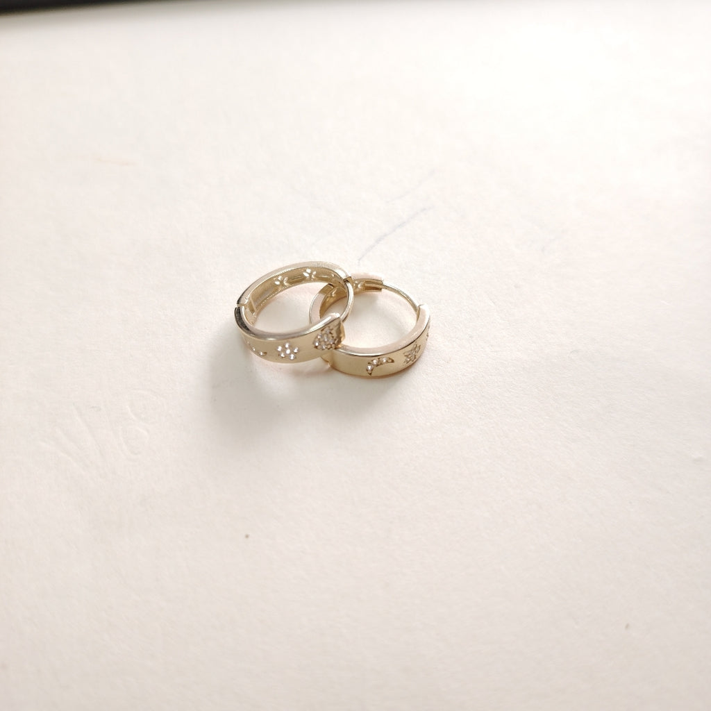 ARETES TEJIDO HUGGIES CON CIRCONIAS 14K 3 GR (NUEVO)