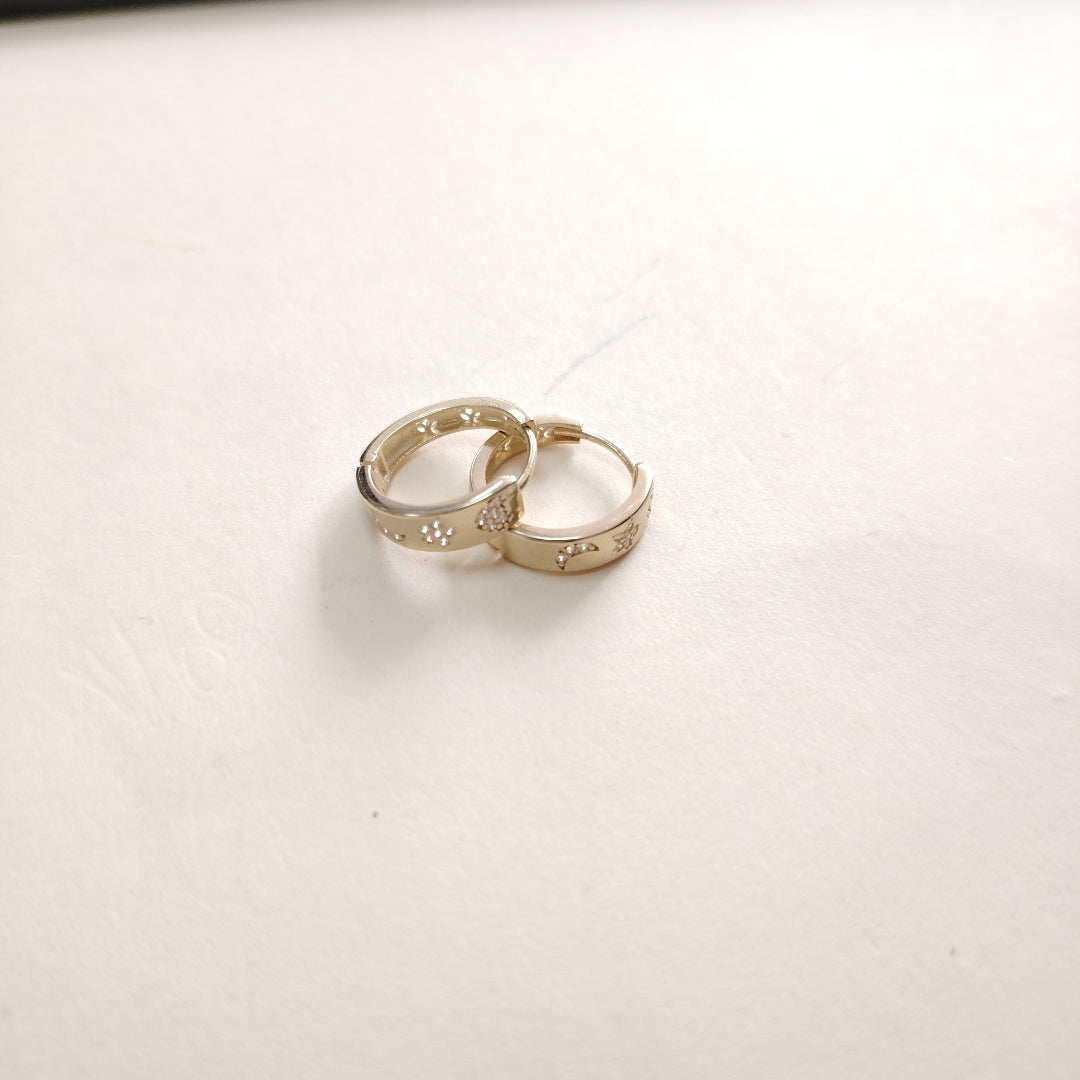 ARETES TEJIDO HUGGIES CON CIRCONIAS 14K 3 GR (NUEVO)