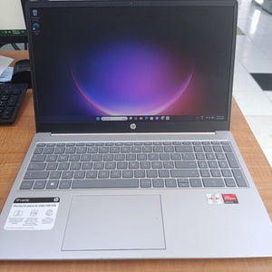LAPTOP HP 15-FC0069LA (2024) 512 GB SSD 8 GB RAM (SEMINUEVO)