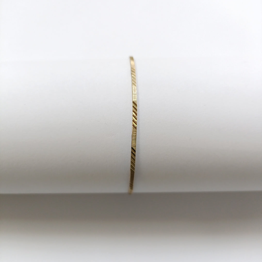 PULSERA RIGIDA ORO 10 K 2.7 GRMS (SEMINUEVO)