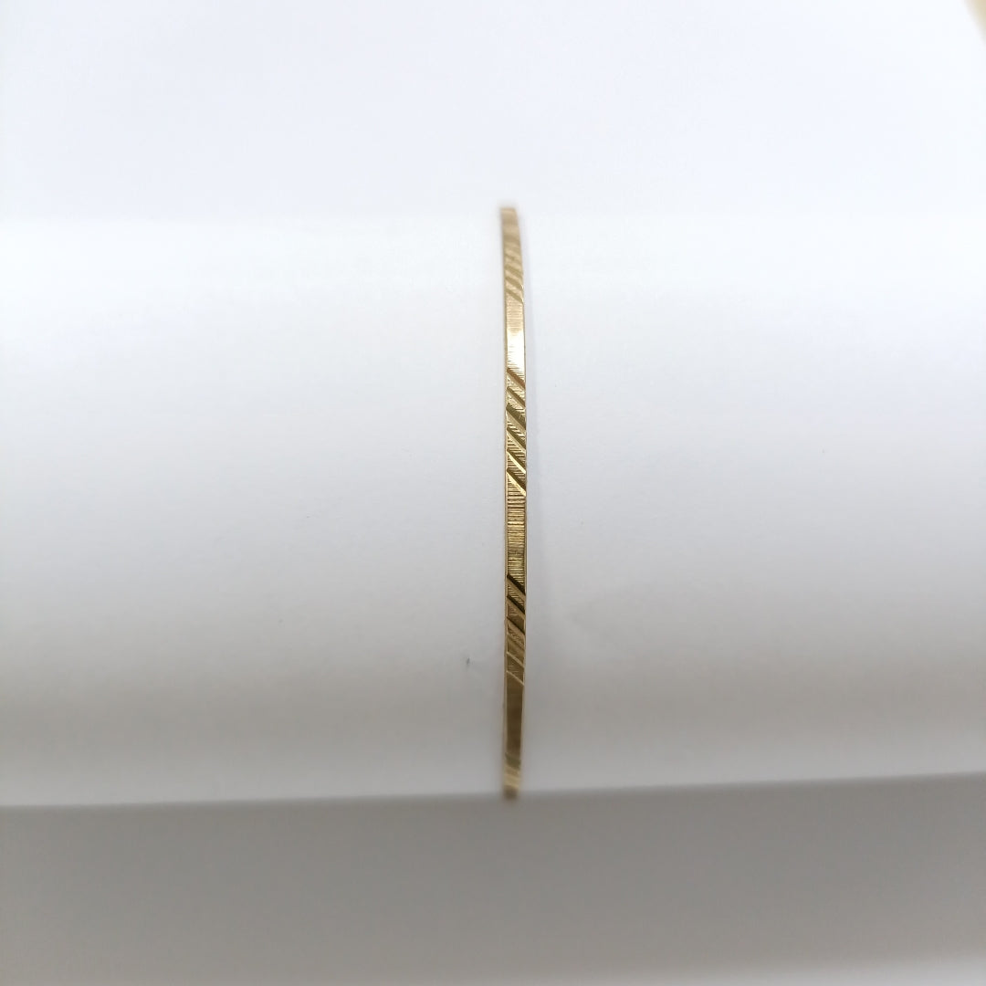PULSERA RIGIDA ORO 10 K 2.6 GRMS (SEMINUEVO)