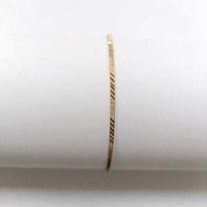 PULSERA RIGIDA ORO 10 K 2.7 GRMS (SEMINUEVO)