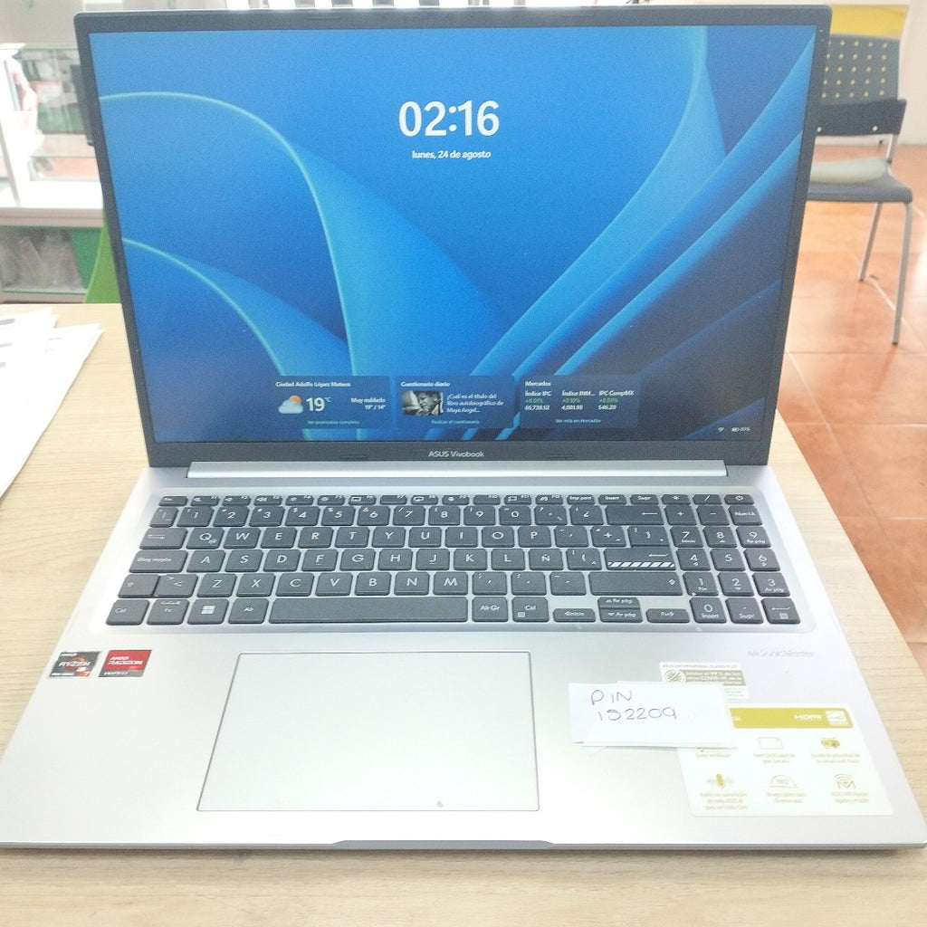 LAPTOP ASUS VIVOBOOK 16 D1605YA-MB470W (2024) 512 GB SSD 16 GB RAM (SEMINUEVO)