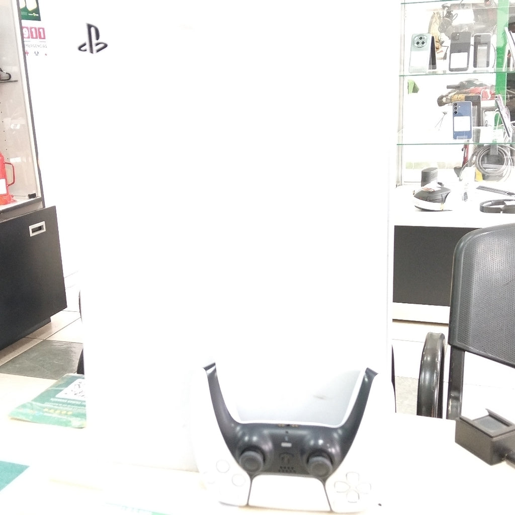 CONSOLA DE VIDEOJUEGO SONY PS5 825 SSD (SEMINUEVO)