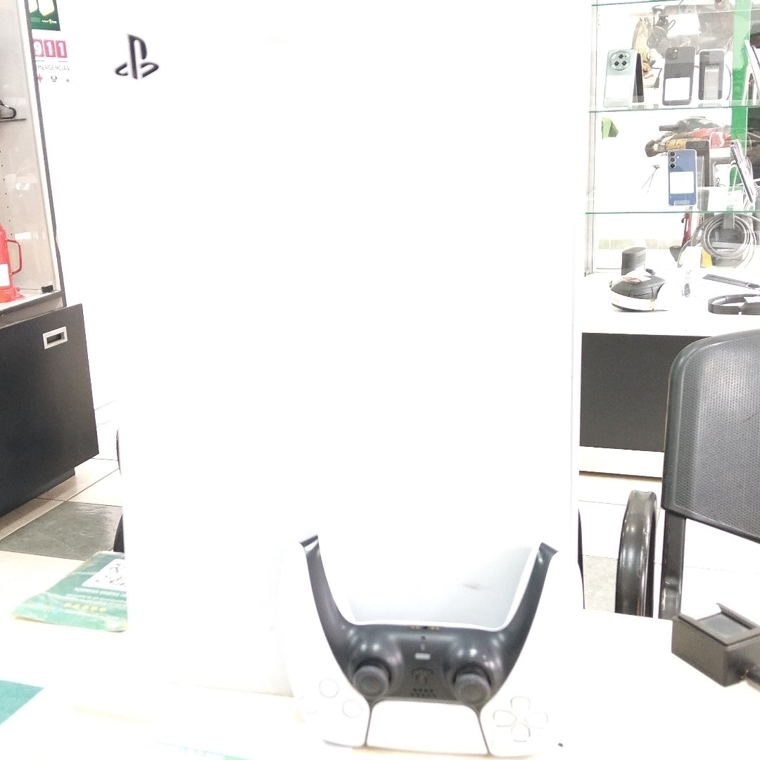 CONSOLA DE VIDEOJUEGO SONY PS5 825 SSD (SEMINUEVO)