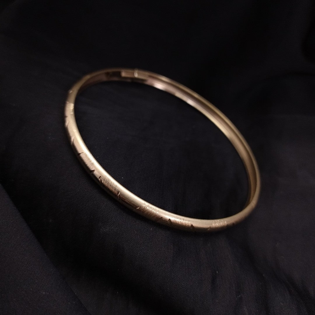 PULSERA RIGIDA ORO 10 K 5.6 GRMS (SEMINUEVO)