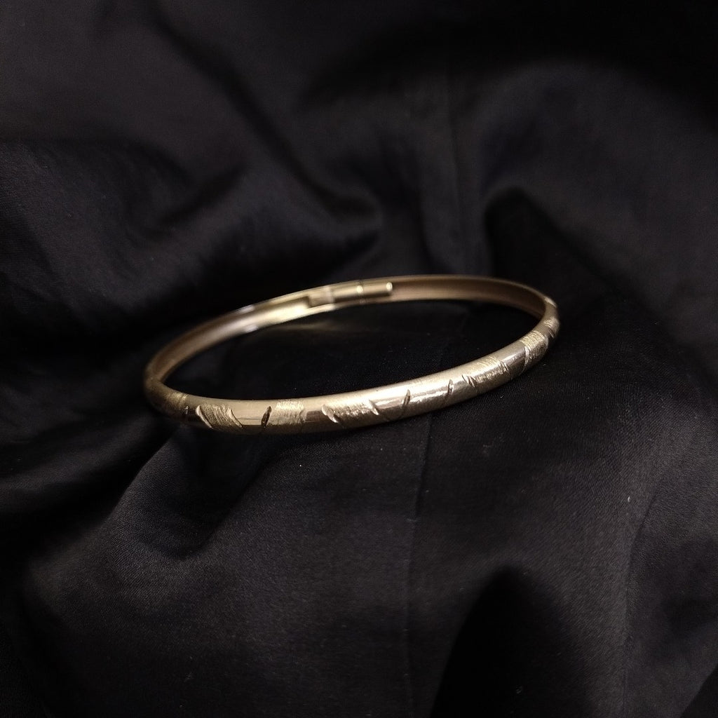 PULSERA RIGIDA ORO 10 K 5.7 GRMS (SEMINUEVO)