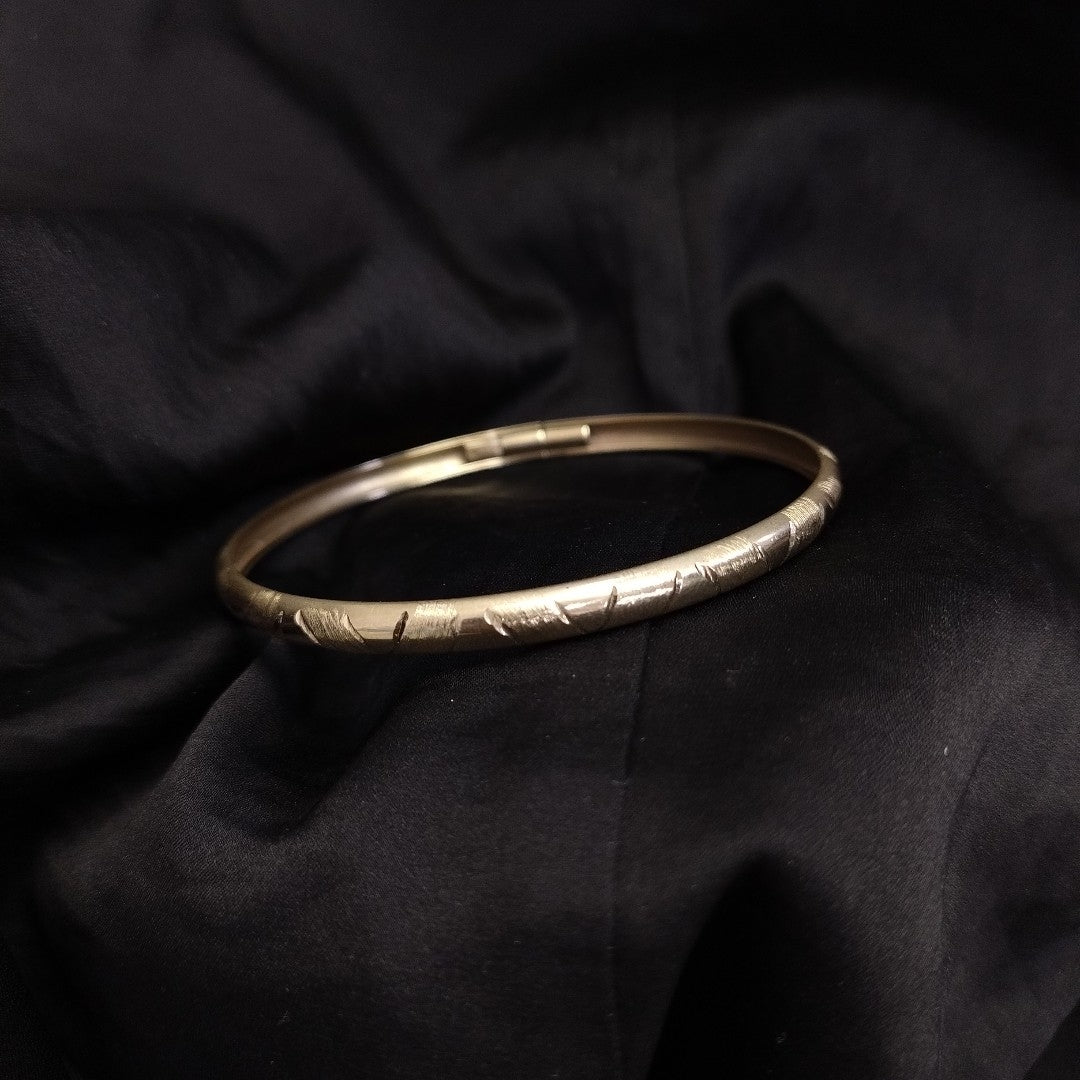 PULSERA RIGIDA ORO 10 K 5.7 GRMS (SEMINUEVO)