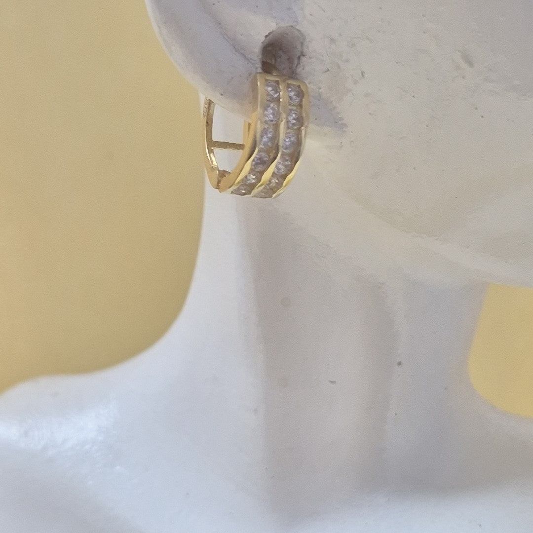 ARETES HUGGIES C CIRCONIAS 14K 1.8 GR (NUEVO)
