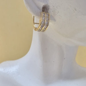 ARETES HUGGIES C CIRCONIAS 14K 1.8 GR (NUEVO)