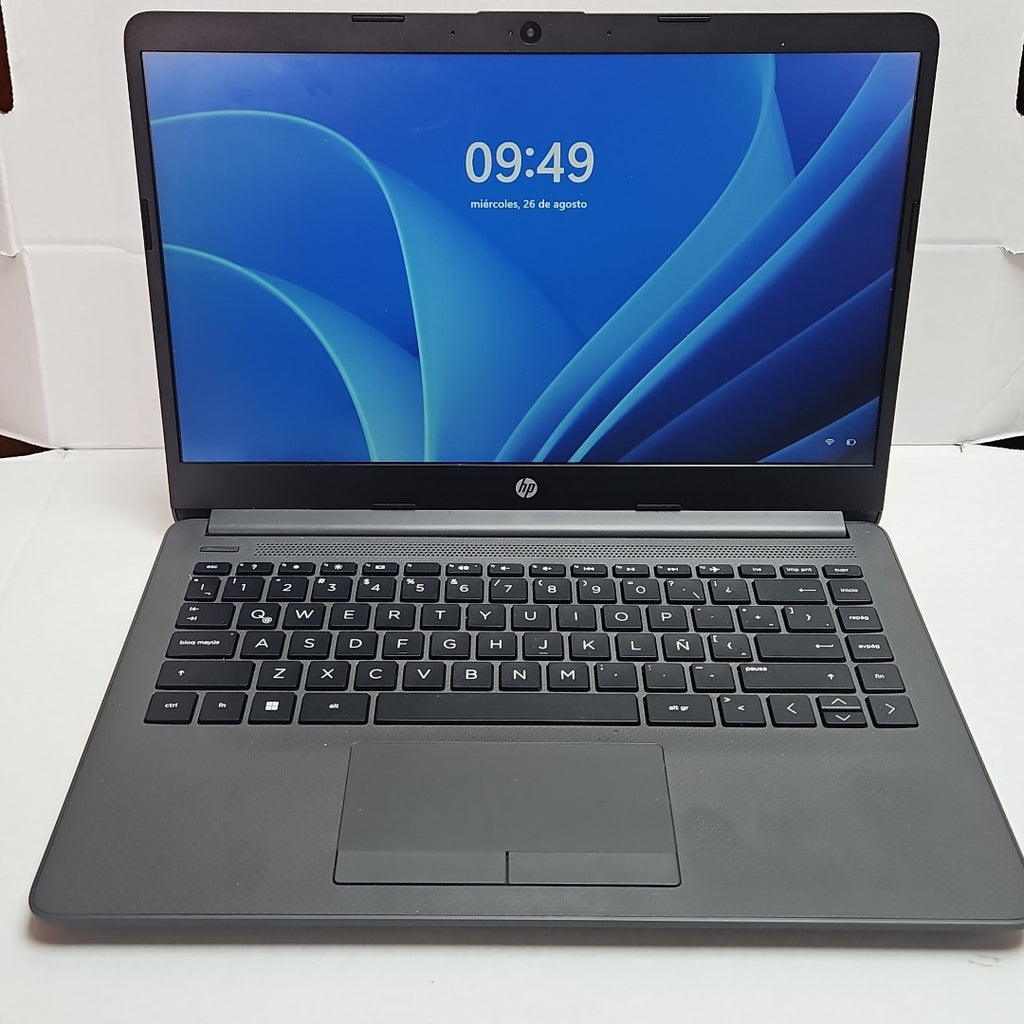 LAPTOP HP 245 G9 (2023) 512 GB SSD 8 GB RAM (SEMINUEVO)