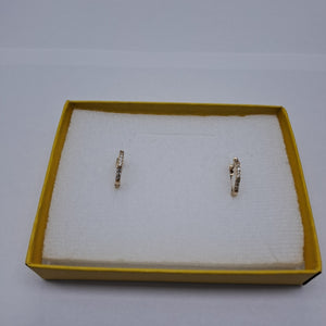 ARETES HUGIES C CIRCONIAS 14K 1.4 GR (NUEVO)