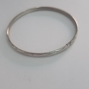 PULSERA RIGIDA PLATA 3.8 GRMS (SEMINUEVO)