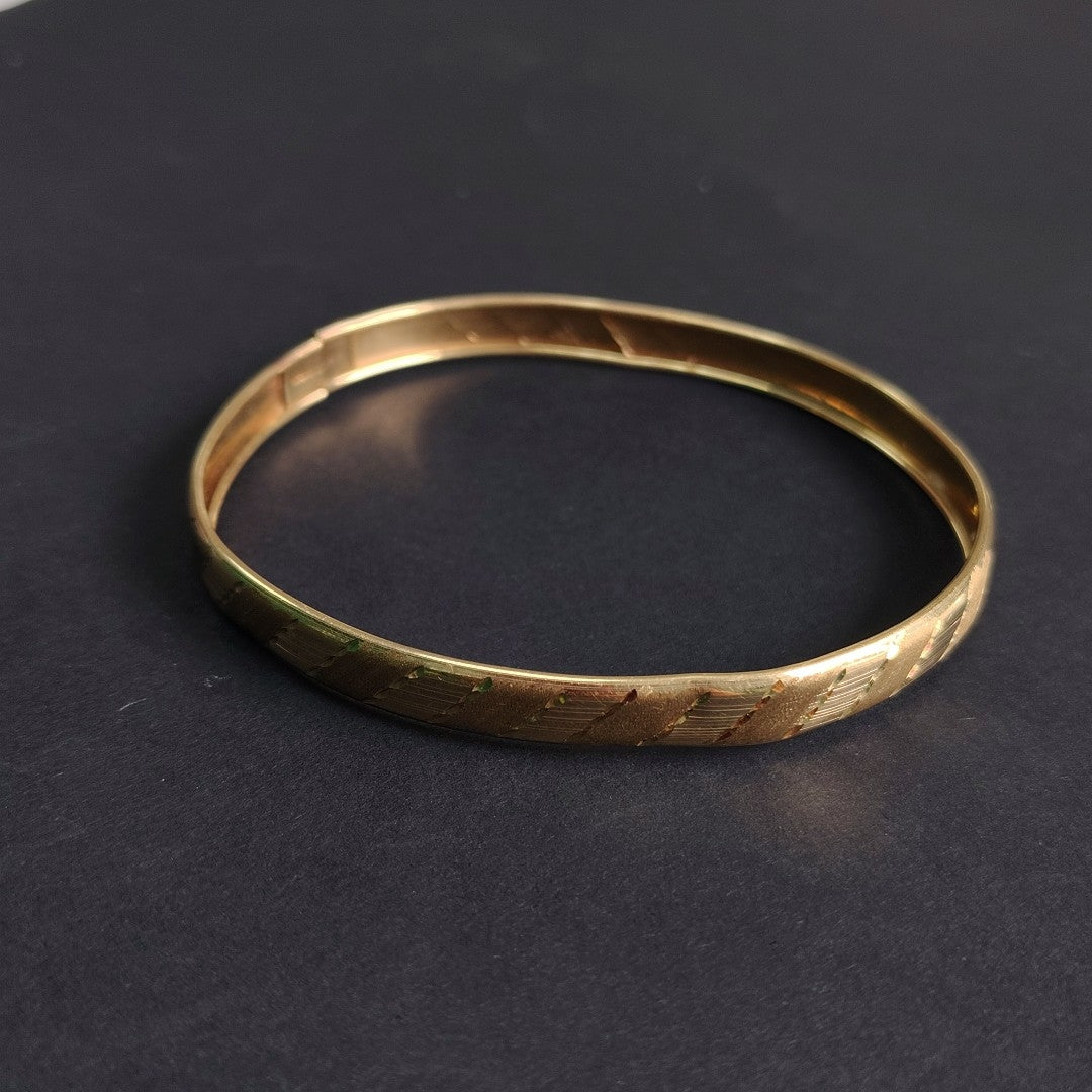 PULSERA RIGIDA ORO 10 K 5.9 GRMS (SEMINUEVO)