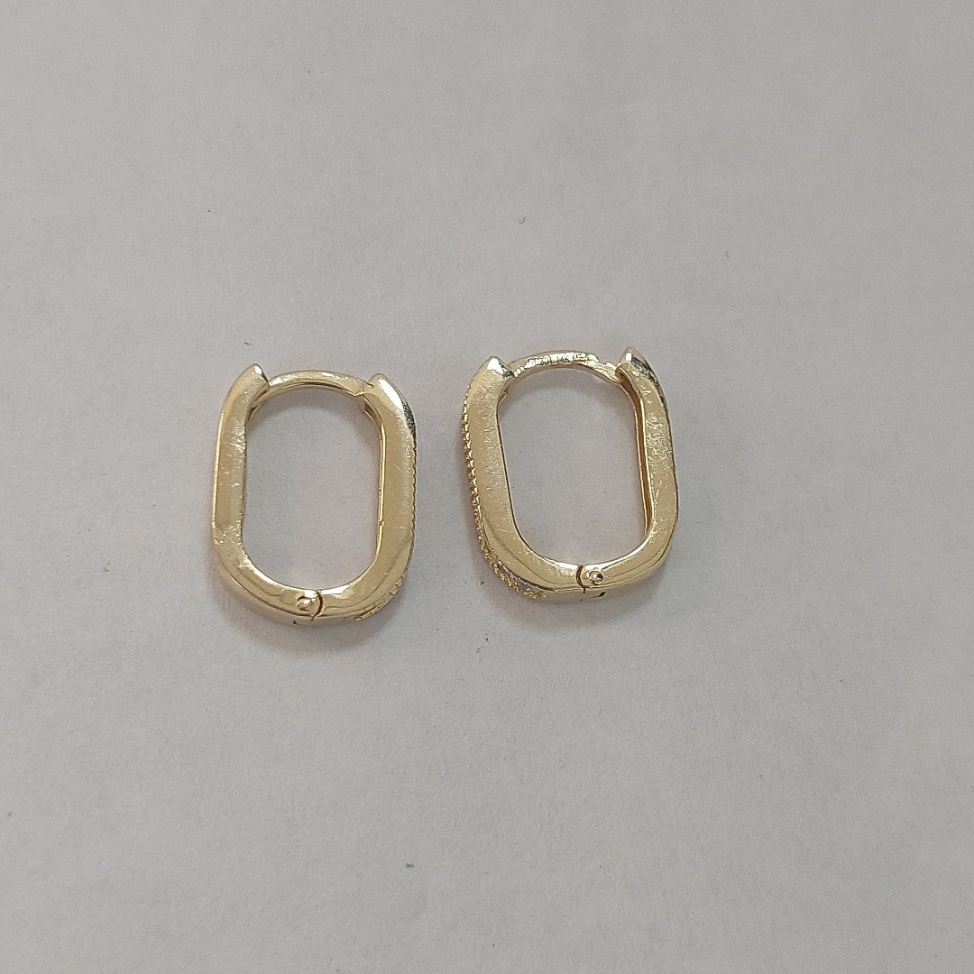 ARETES HUGGIES OVALADA C CIRCONIAS 14K 2.3 GR (NUEVO)