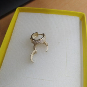 ARETES HUGGIE CON CIRCONIAS 14K 2 GR (NUEVO)