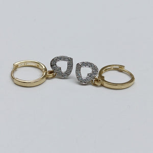 ARETES HUGGIES CON DIJE CORAZON Y CIRCONIAS 14K 2.1 GR (NUEVO)