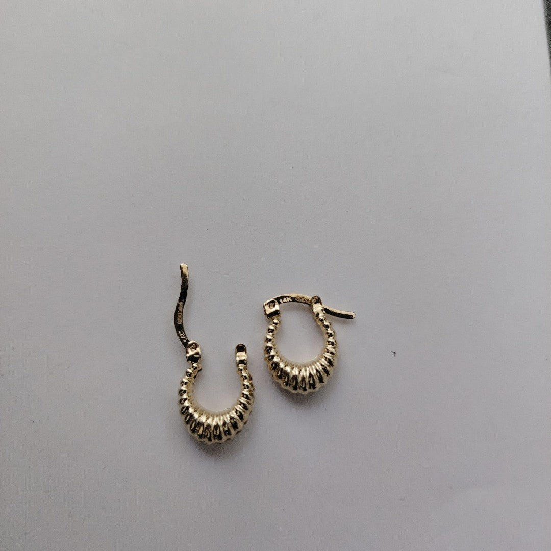ARETES ARRACADA ESTRIADAS 14K 1.1 GR (NUEVO)