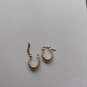 ARETES ARRACADA ESTRIADAS 14K 1.1 GR (NUEVO)