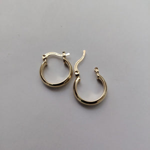ARETES ARRACADA LISA 14K 1.7 GR (NUEVO)