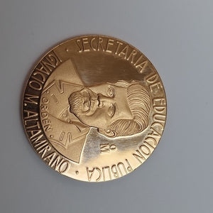 MEDALLA CONMEMORATIVA ORO 21 K 41.8 GRMS (SEMINUEVO)