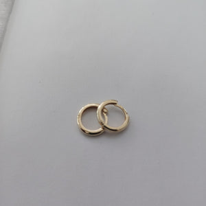 ARETES HUGGIES LISAS 14K 1.4 GR (NUEVO)
