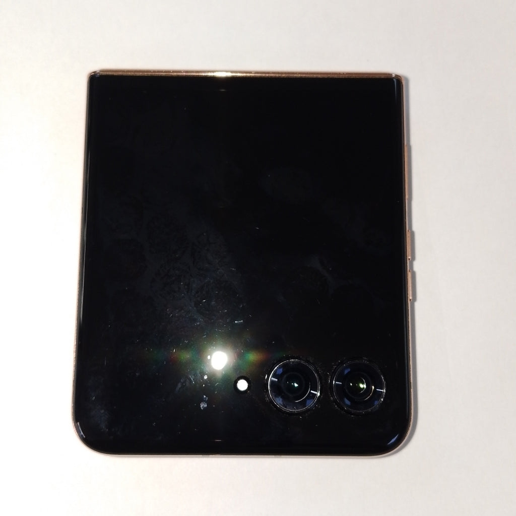CELULAR MOTOROLA RAZR 50 ULTRA XT2451-3 (2024) 512 GB 12 GB RAM (SEMINUEVO)