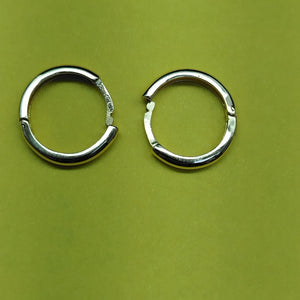 ARETES HUGGIES LISAS 14K 1.6 GR (NUEVO)