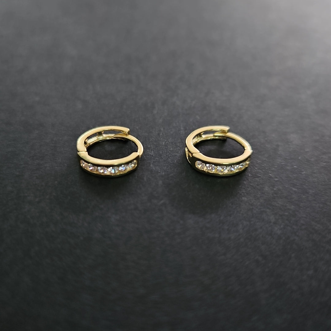 ARETES HUGGIES C CIRCONIA 14K 1.1 GR (NUEVO)