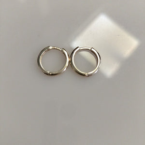 ARETES HUGGIES C CIRCONIA 14K 1.6 GR (NUEVO)