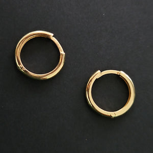 ARETES HUGGIES LISAS 14K 1.5 GR (NUEVO)