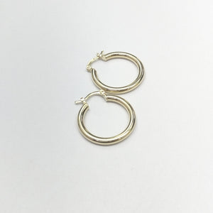 ARETES TEJIDO ARRACADAS LISAS HUECAS 14K 2.2 GR (NUEVO)