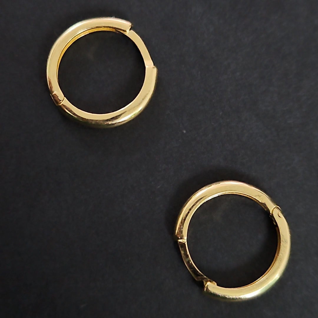 ARETES HUGGIES LISAS 14K 1.6 GR (NUEVO)
