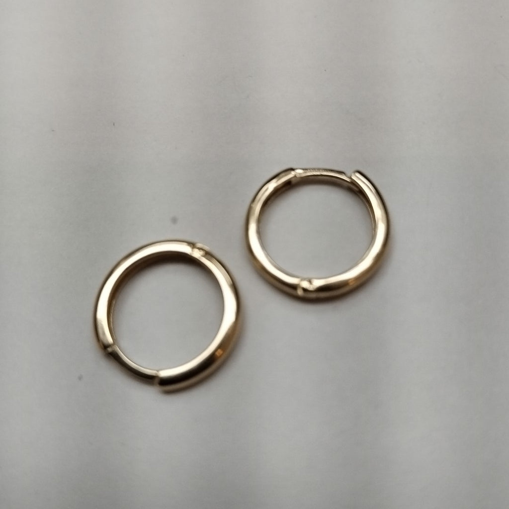 ARETES HUGGIES LISAS 14K 1.5 GR (NUEVO)