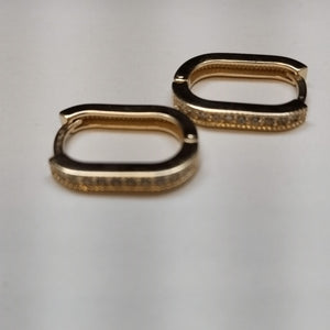 ARETES HUGGIES OVALADA C CIRCONIAS 14K 2.5 GR (NUEVO)