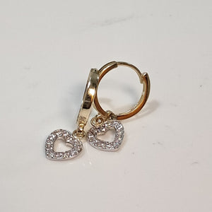 ARETES HUGGIES CON DIJE CORAZON Y CIRCONIAS 14K 2.2 GR (NUEVO)