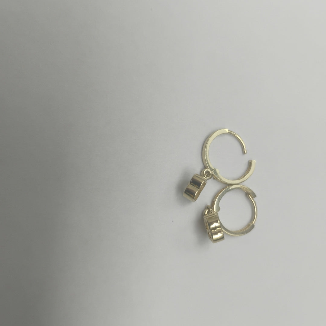 ARETES ARRACADAS CON DIJE 14K 2.4 GR (NUEVO)