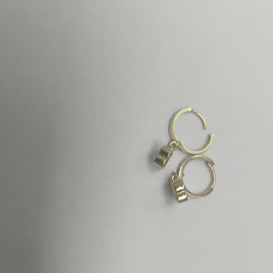 ARETES ARRACADAS CON DIJE 14K 2.4 GR (NUEVO)