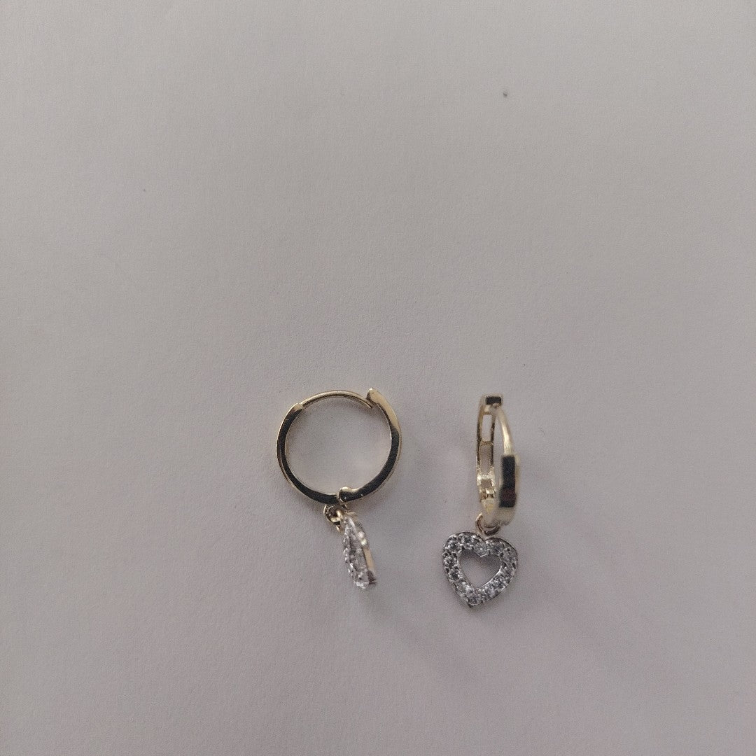 ARETES HUGGIES CON DIJE CORAZON Y CIRCONIAS 14K 2.2 GR (NUEVO)