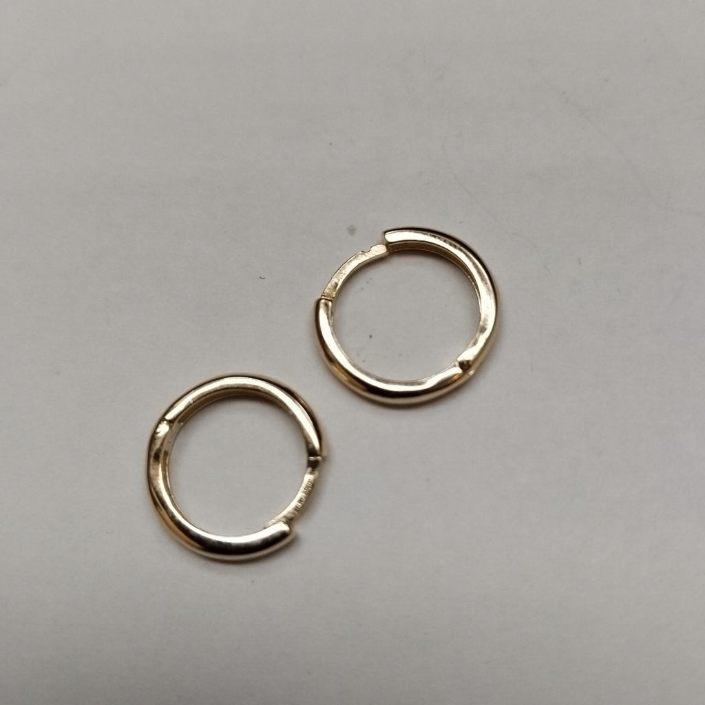 ARETES HUGGIES LISAS 14K 1.6 GR (NUEVO)