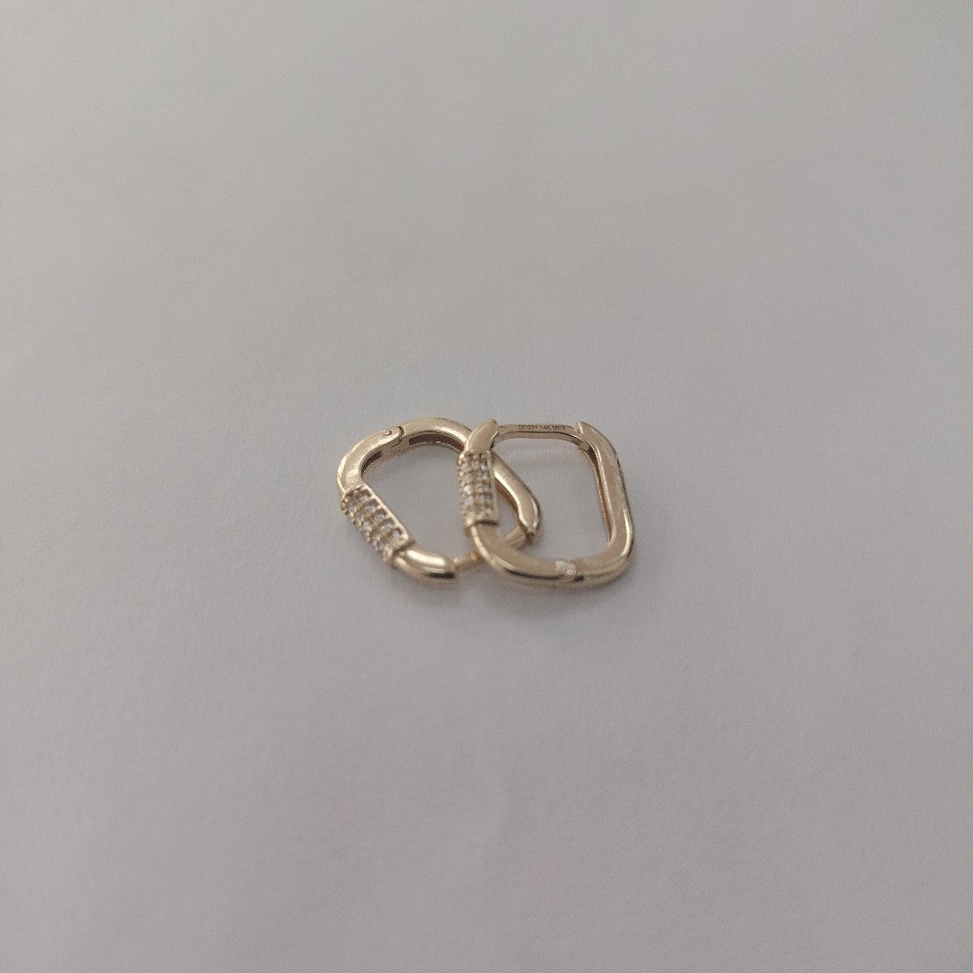 ARETES HUGGIES OVALADA C CIRCONIAS 14K 2.4 GR (NUEVO)