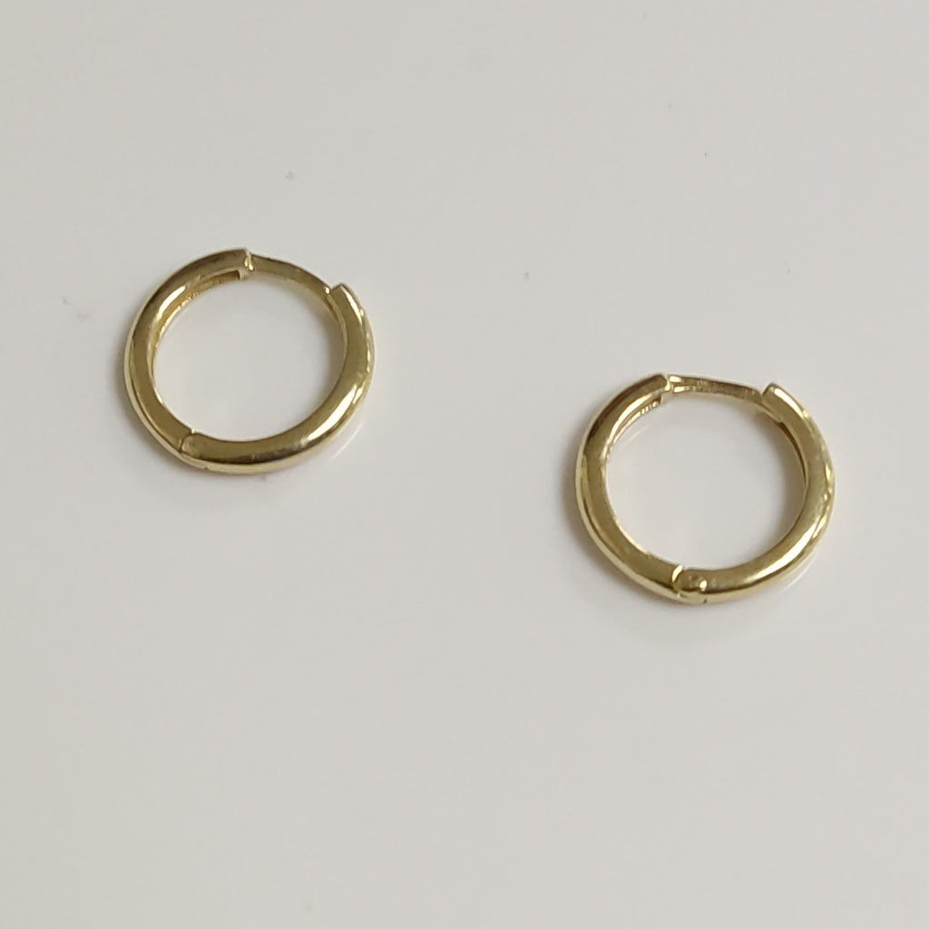 ARETES HUGGIES LISAS 14K 1.6 GR (NUEVO)